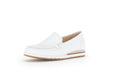 Loaferpump dames G-pasvorm '22.414.50' wit - Chaplinshoes'22.414.50' damesloaferpump met G-pasvorm - witGabor