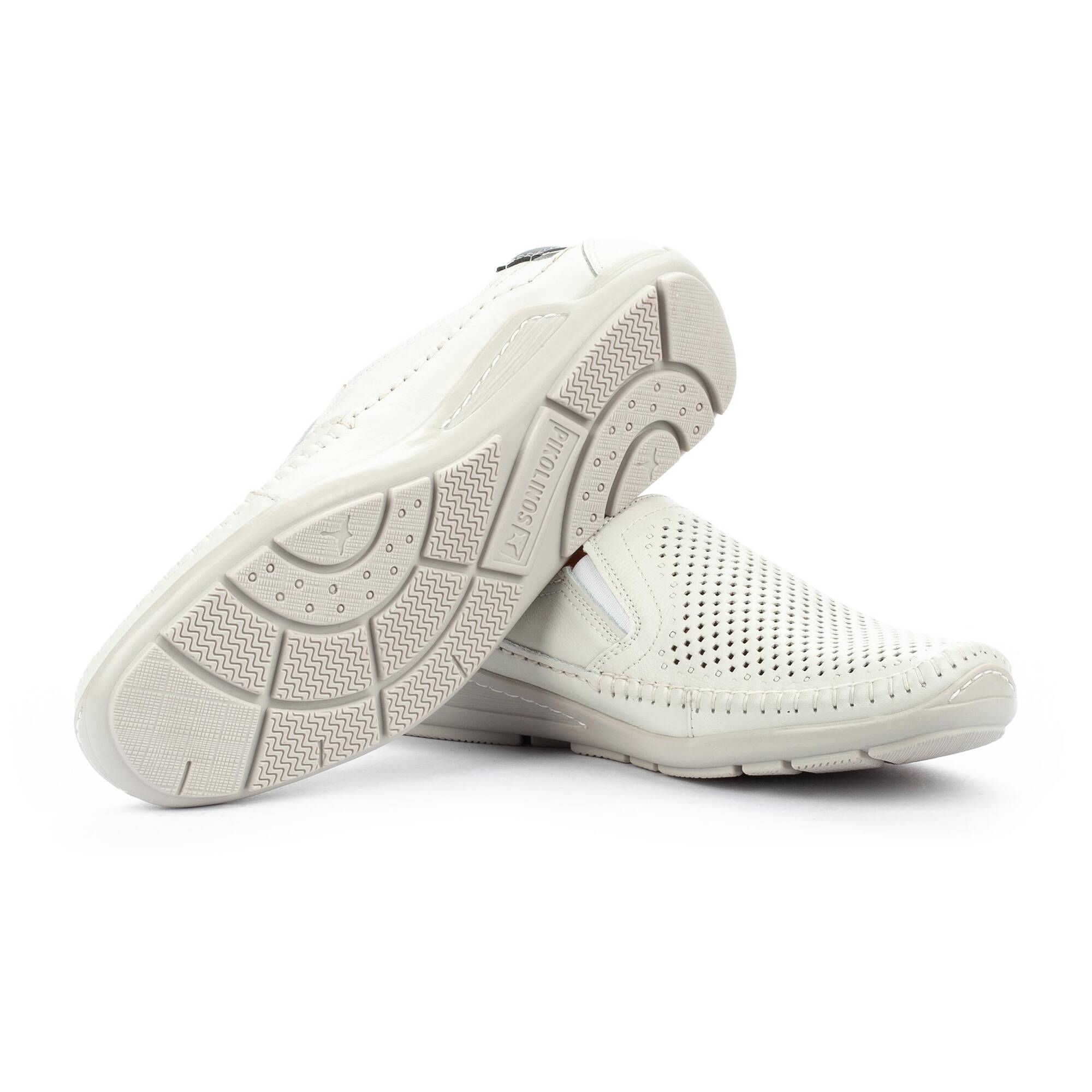 Geperforeerde herenloafer 'Azores' - Gebroken wit - Chaplinshoes'Azores' geperforeerde herenloafer - Gebroken witPikolinos