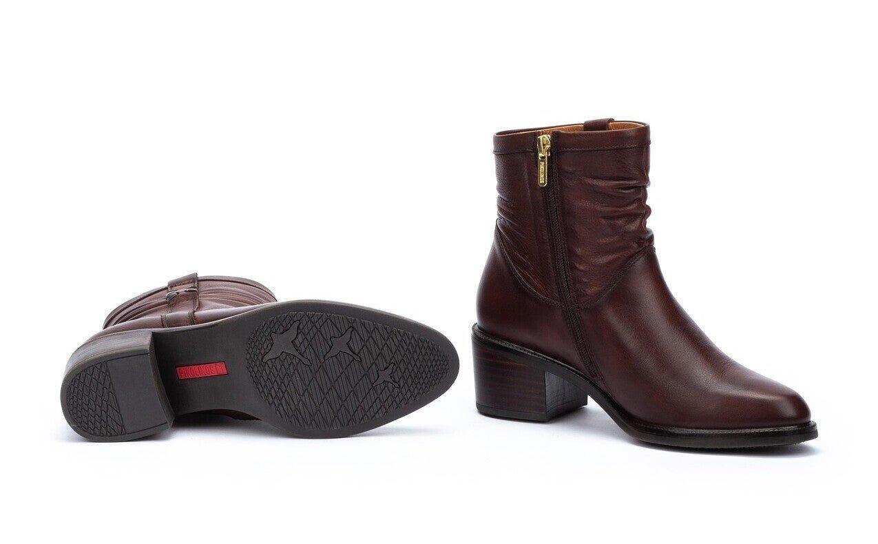 Dameslaars 'Bacarot' - Bruin - Chaplinshoes'Dameslaars 'Bacarot' - BruinPikolinos