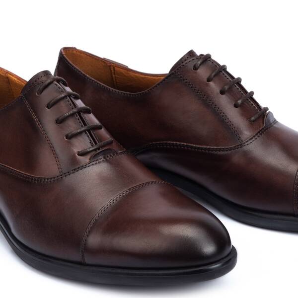 Zapato urbano elegante con cordones para hombre 'Bristol' - Marrón oscuro - ChaplinshoesZapato smart city con cordones para hombre 'Bristol' - Marrón oscuro Pikolinos