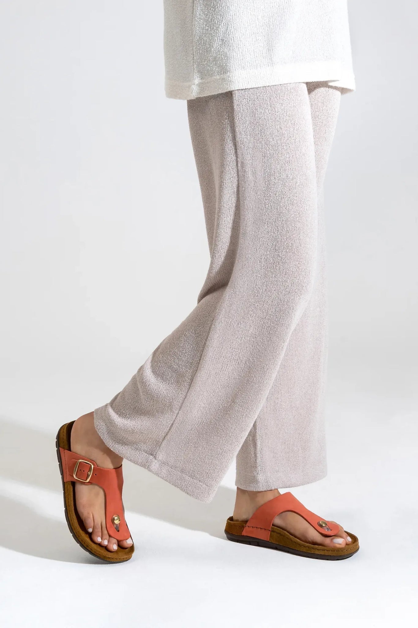 Damessandaal 'Rodigo' met schuifneus - oranje - Chaplinshoes'Rodigo' damessandaal met schuifneus - oranjeRohde